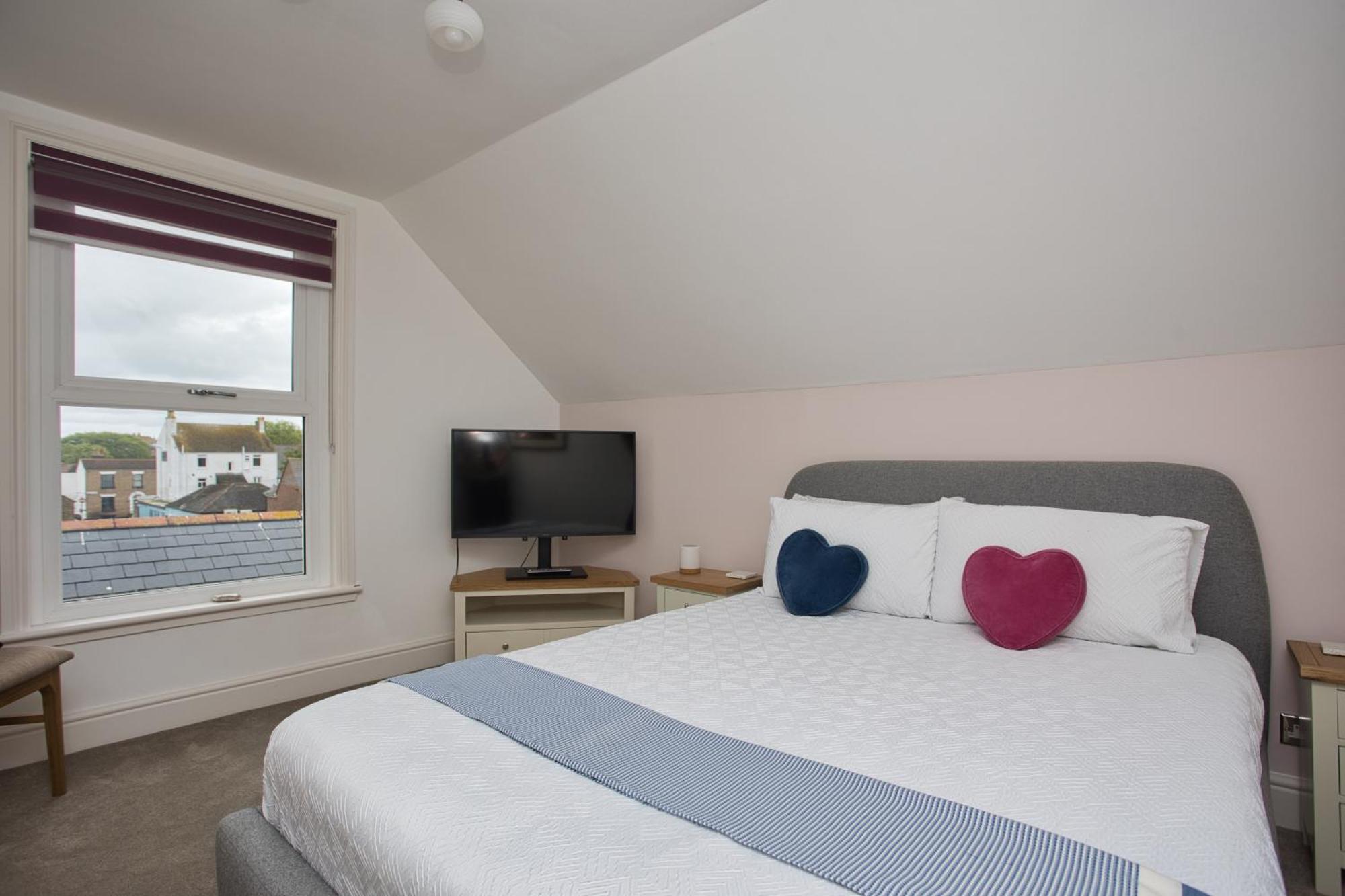 Spacious Seaside Escape In The Heart Of Deal, 4 Mins From The Beach מראה חיצוני תמונה