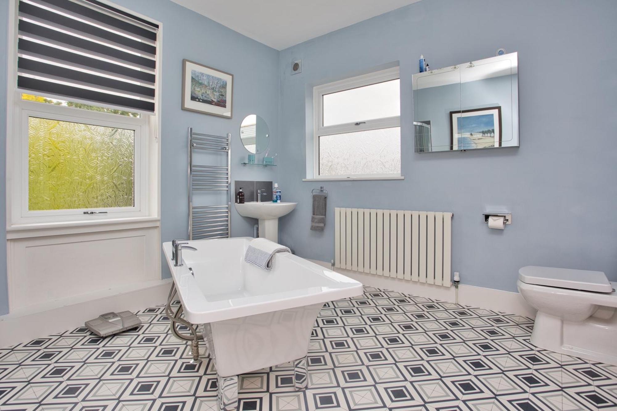 Spacious Seaside Escape In The Heart Of Deal, 4 Mins From The Beach מראה חיצוני תמונה