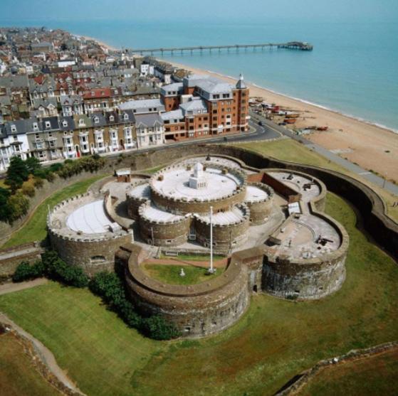 Spacious Seaside Escape In The Heart Of Deal, 4 Mins From The Beach מראה חיצוני תמונה